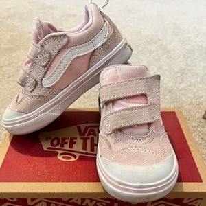 Vans Comfy Cush Pink/White Toddler Shoe (sz6)